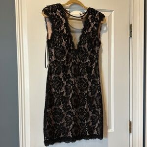 BETSY & ADAM Size 10 LACE OVER NUDE LINING SHORT DRESS